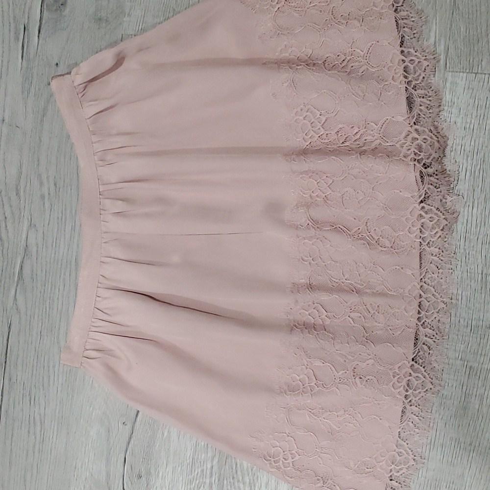 NWT Forever 21 Dusty Pink Lace Mini Skirt Women’s Size XS, Flowy Romantic Style